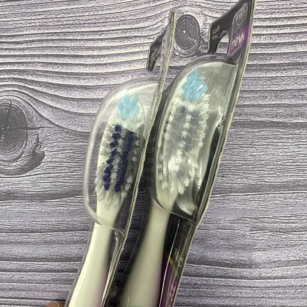 2 Lot REACH Total Care + Floss Clean Toothbrush Soft Professional VINTAGE 151